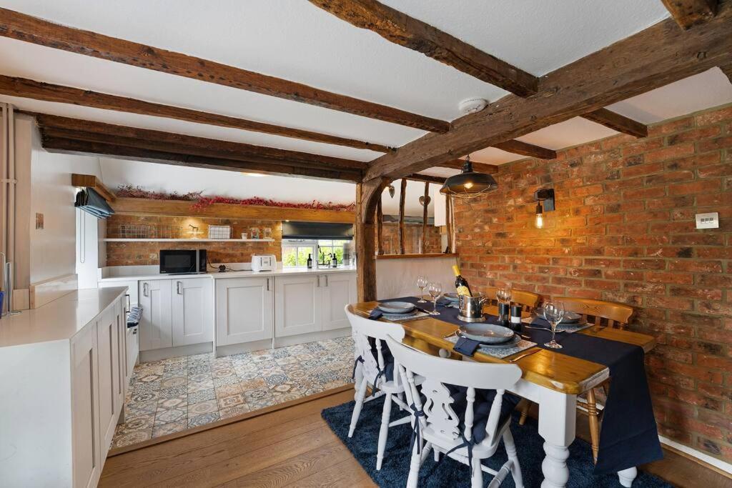 Local Walks Pub Gardens Pet Friendly Landscaped Gardens And Free Private Parking Villa Doddington  Kültér fotó