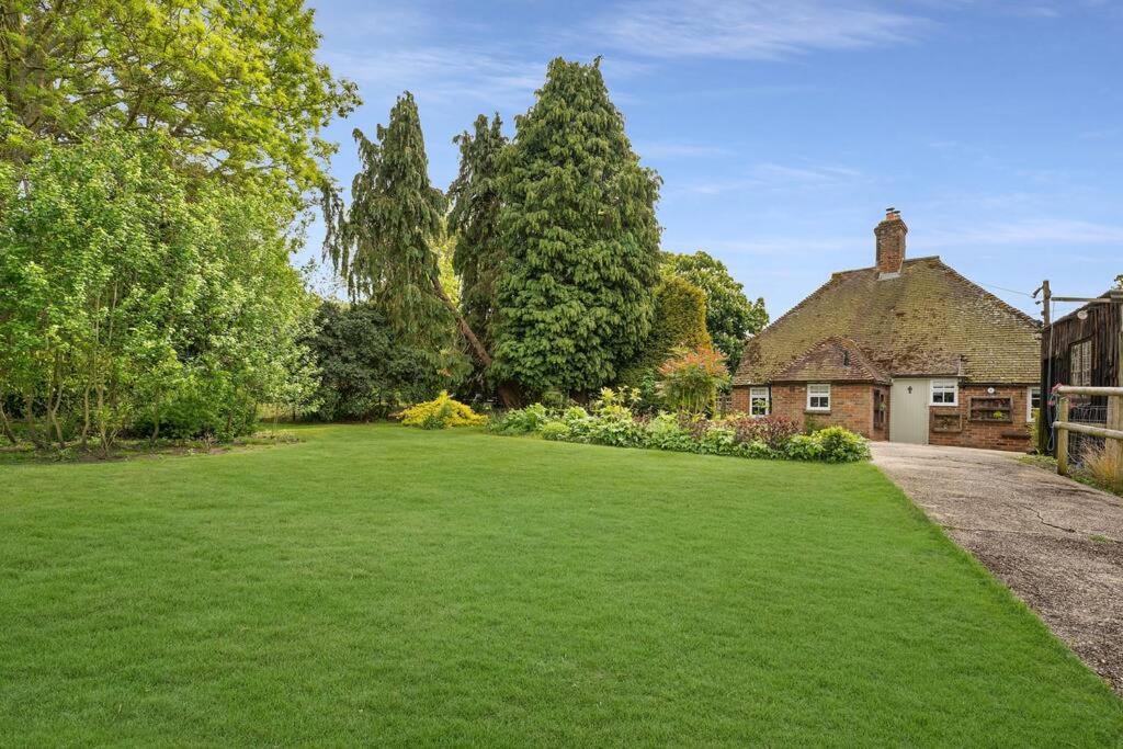 Local Walks Pub Gardens Pet Friendly Landscaped Gardens And Free Private Parking Villa Doddington  Kültér fotó