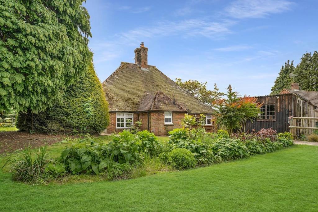 Local Walks Pub Gardens Pet Friendly Landscaped Gardens And Free Private Parking Villa Doddington  Kültér fotó